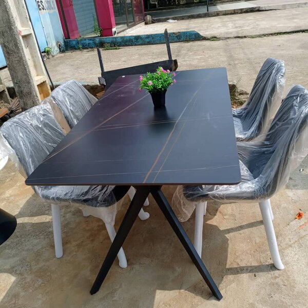 Table de salle à manger moderne