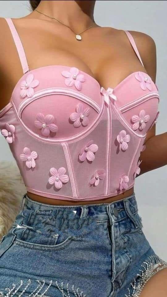 Crop top brodé floral chic
