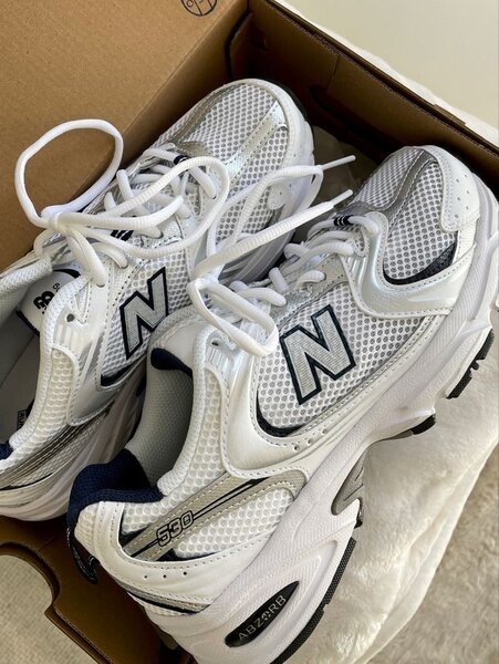 NEW BALANCE 530 (AVEC LA BOÎTE