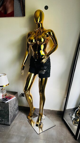 Gold mannequin