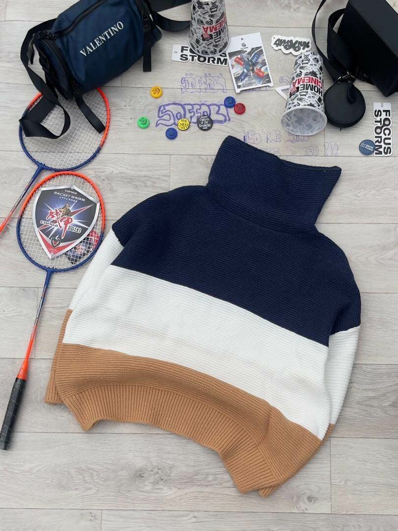 Pull col montant tricolore élégant