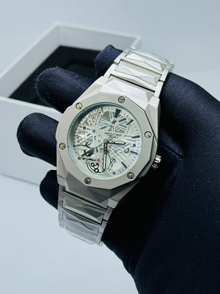 Montre squelette en acier inoxydable
