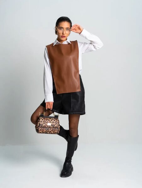 жилетка кожаная ,манишка