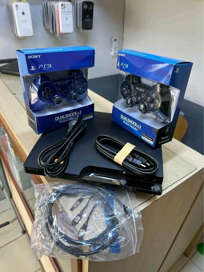 Ps3 slim +2 manettes +25 jeux