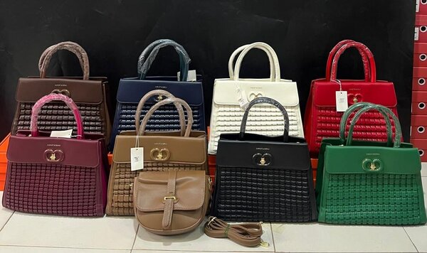 Ladies hand bag