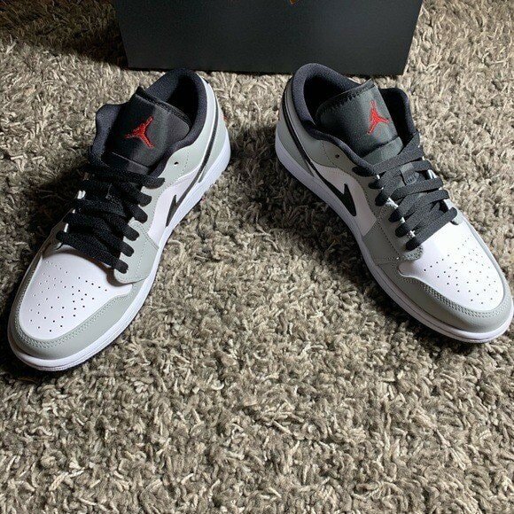 Jordan 1 Low Smoke white