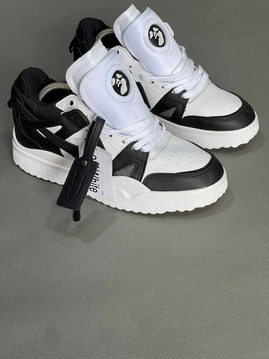 Paire off white