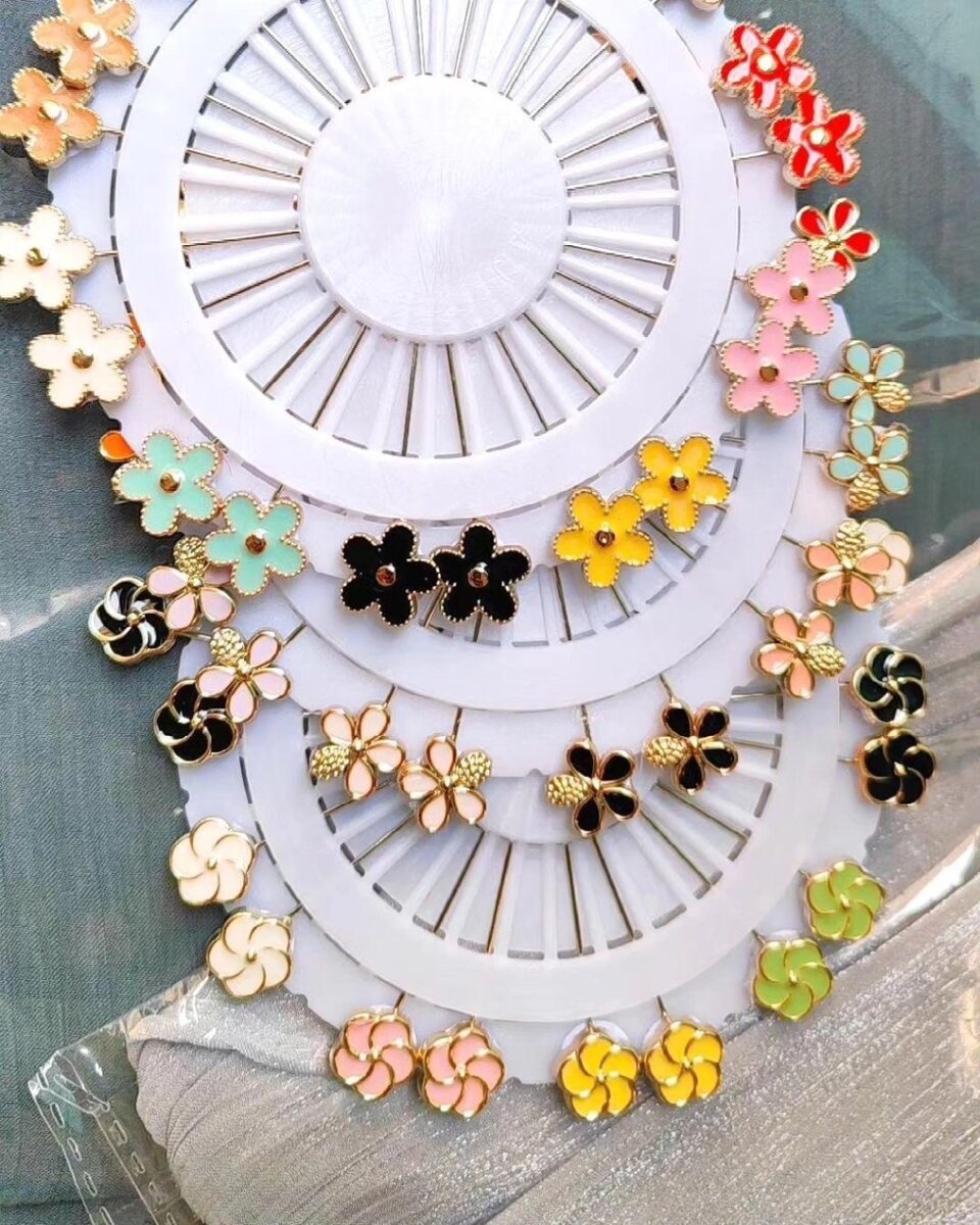 Hijab accessories ( magnets, hijab clips and pins)