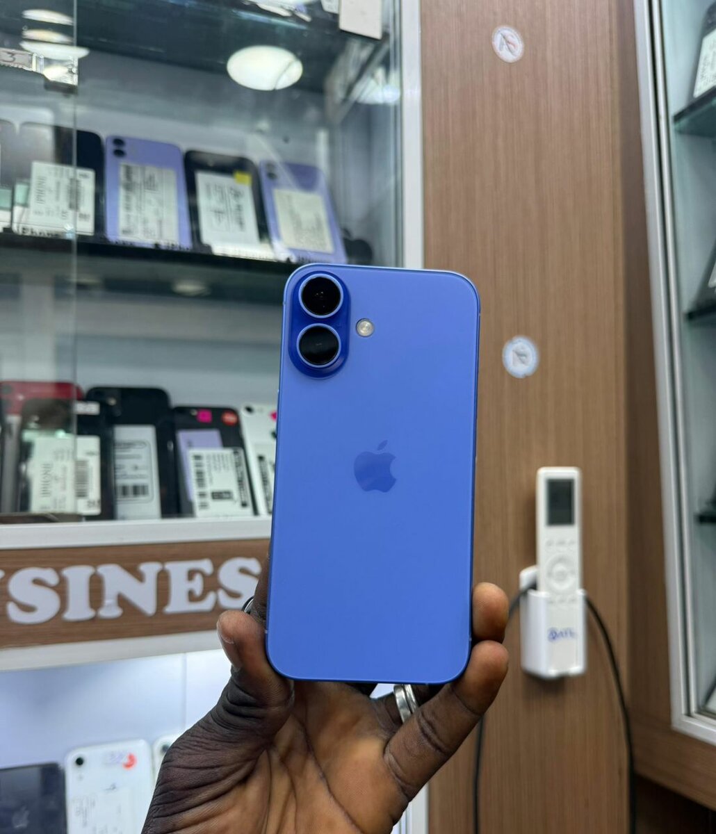 16 simple 128Go disponible ave