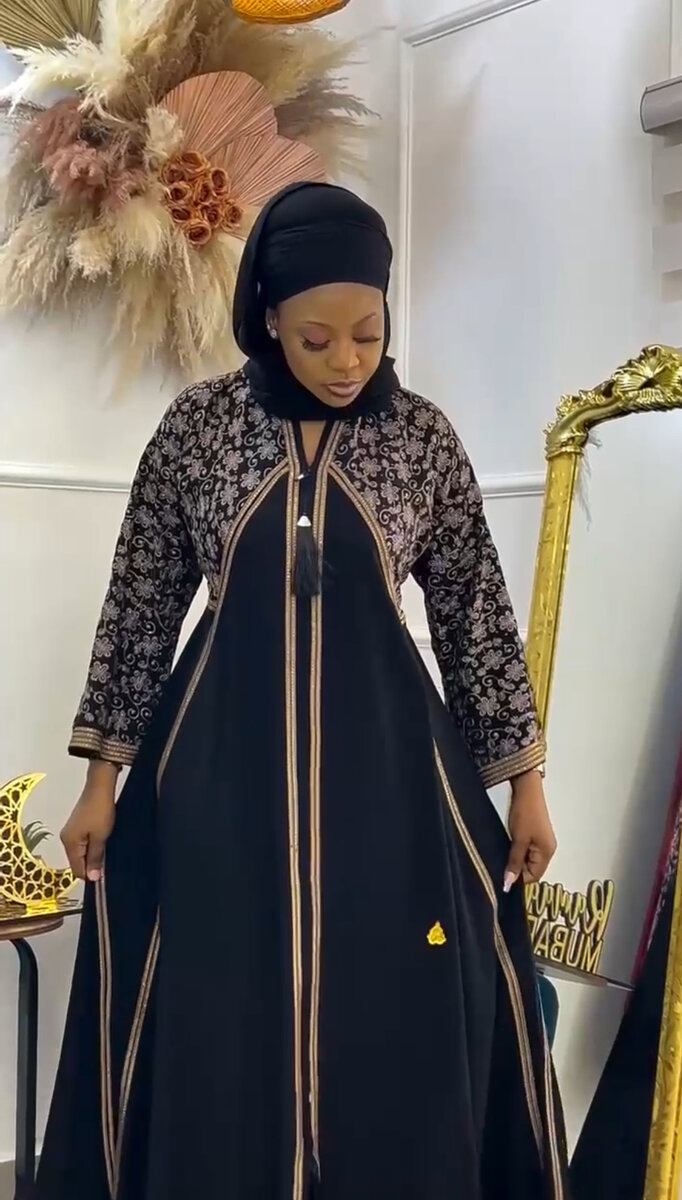 Abaya noire brodée élégante