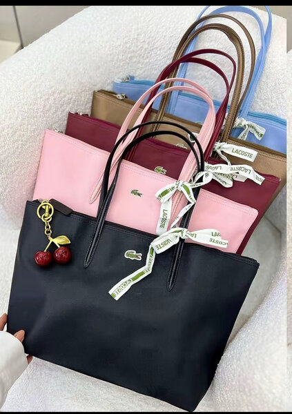 Sac en cuir Lacoste élégant