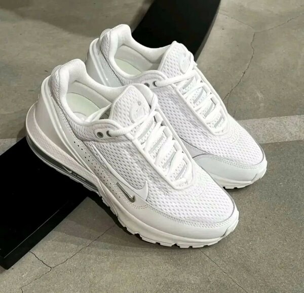 Nike Pulse white white Cons