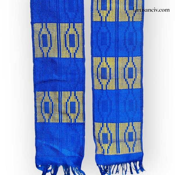 Écharpe en soie bleue unique