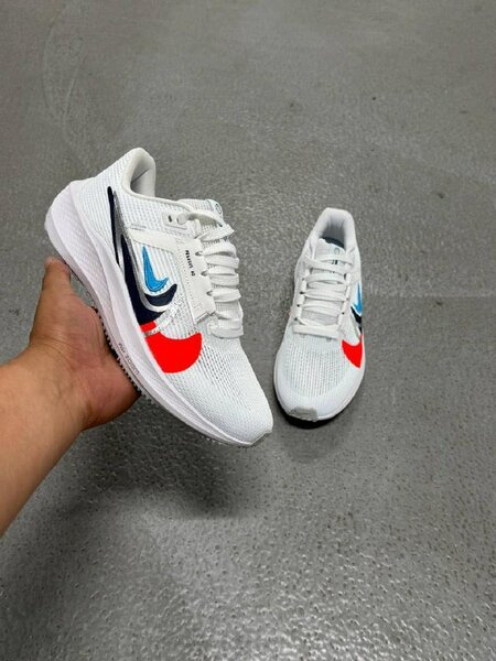 Chaussures de sport blanches