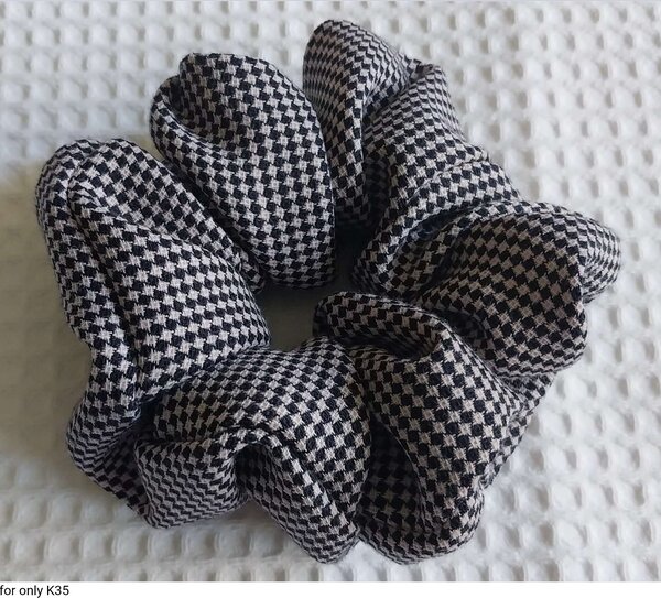 hair scrunchie