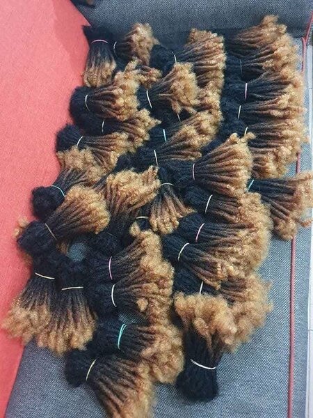 Extensions en cheveux bouclés