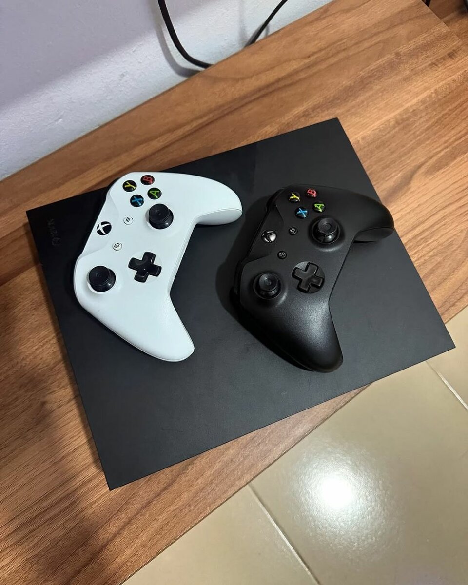 Xbox One X 1TB [Console With 2 wireless Controller 4K]