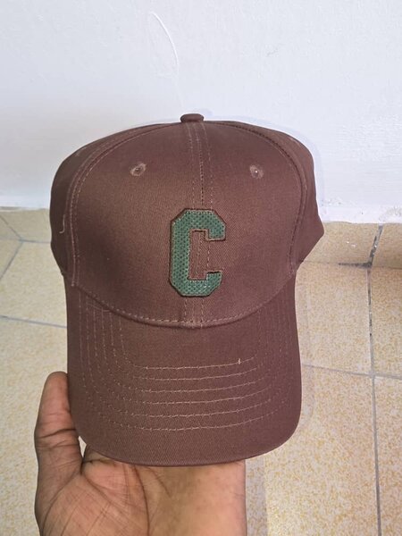 Casquette marron "C" stylée