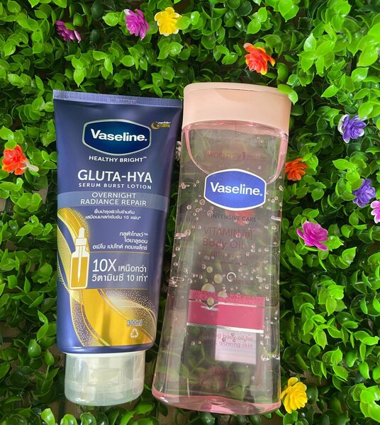 Vaseline Gluta-Hya Lotion Set