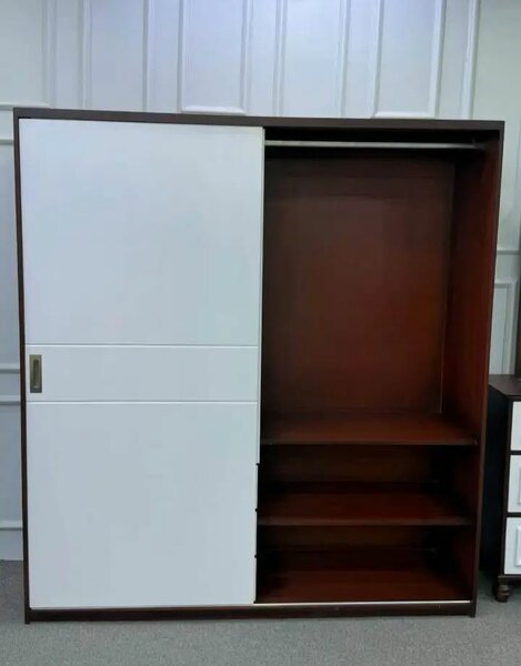 Armoire moderne à portes coulissantes