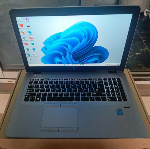 Ordinateur Portable HP Élégant