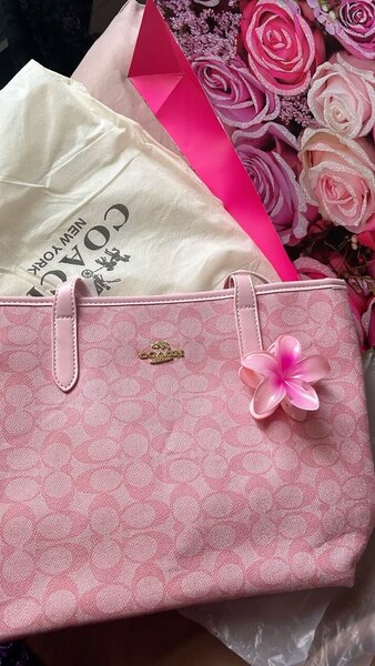 Sac à main rose élégant