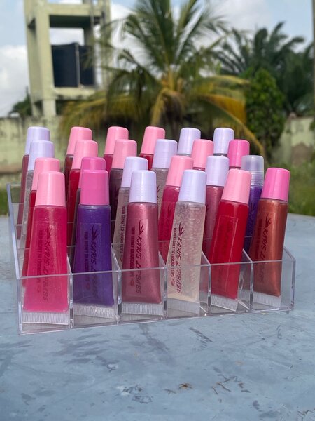 Squeeze tube lip gloss