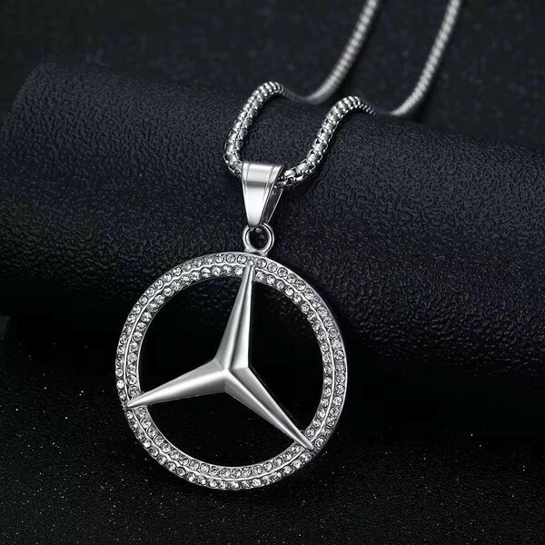 Pendentif argenté en strass étincelant