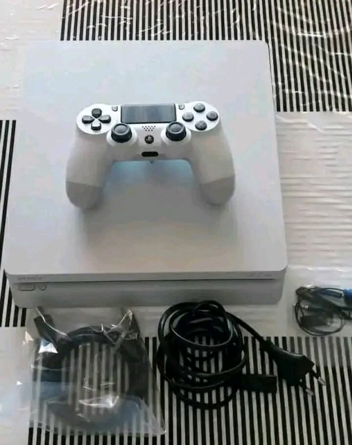 Console de jeux PlayStation 4