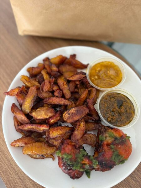 Délice de plantains frits et gésiers