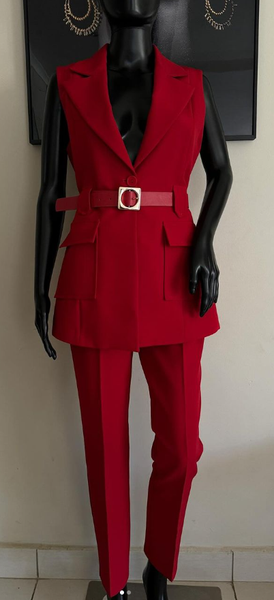 costume femme rouge sans manches avec ceinture