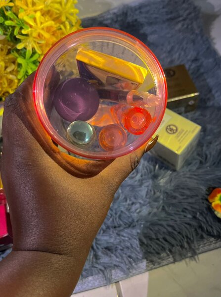 Lot de cosmétiques divers