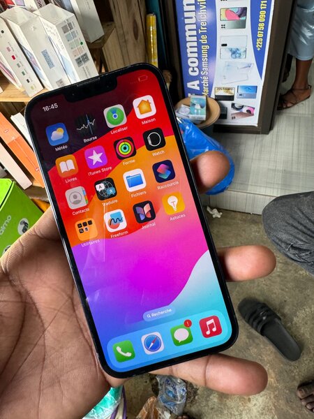 iPhone 13 simple