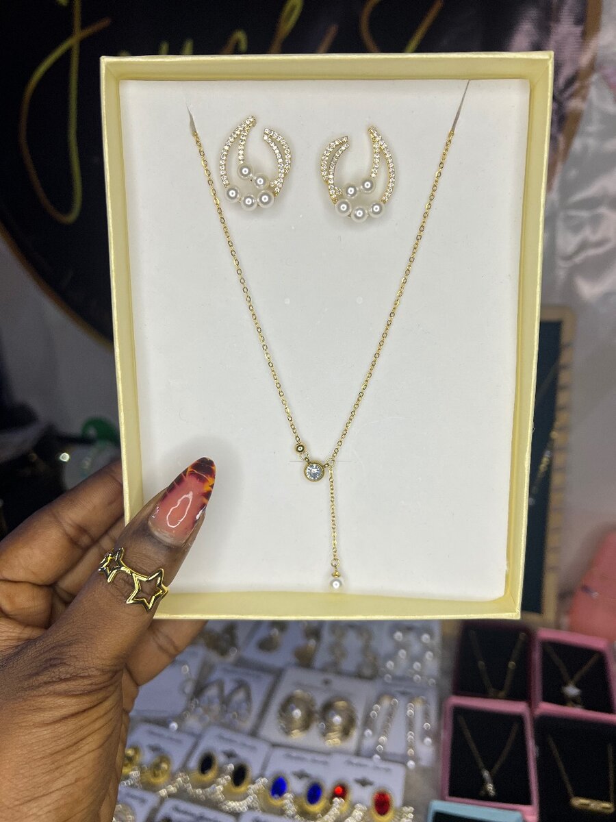 Ensemble élégant et perlé