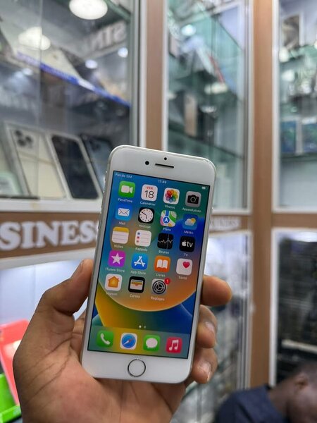 iPhone 8 débloqué 64Go argent