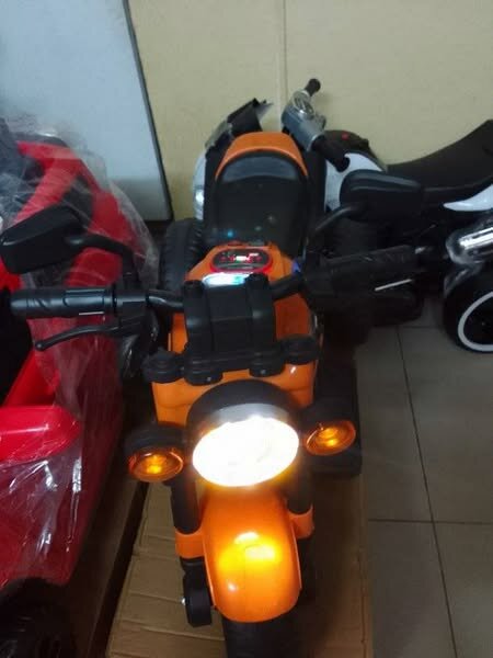 Motos électrique port USB et music intégré 