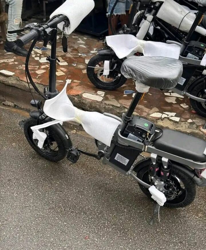 Vélo électrique pliable compact