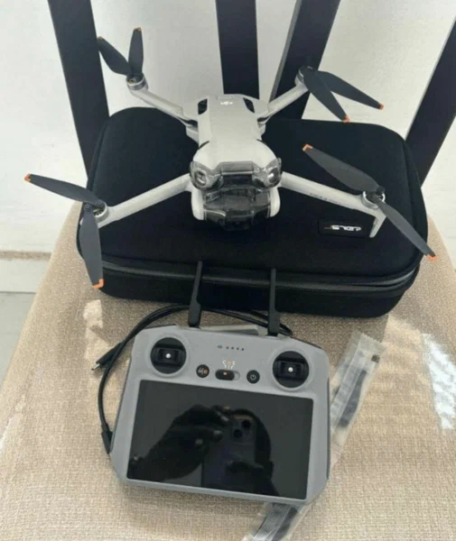 Drone compact avec télécommande
