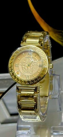 Women's wristwatch with metal bracelet