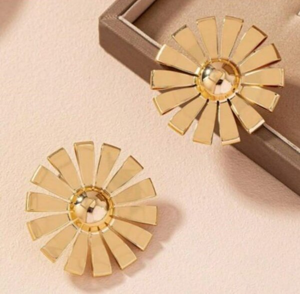 Boucles d'oreilles dorées élégantes