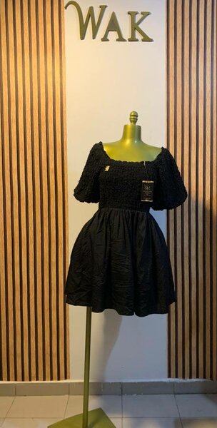 Robe Noire Épaules Dénudées