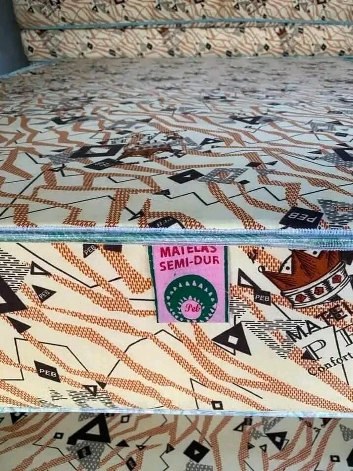 iPhone moderne avec boîte