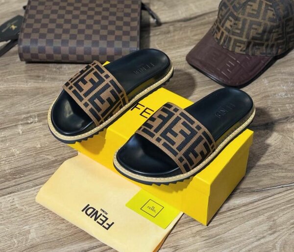 Tongs de Luxe Homme en Cuir