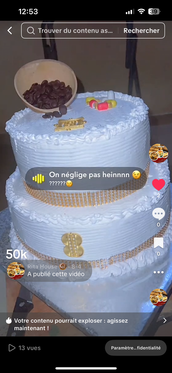 Biscuits et gâteau d'anniversaire