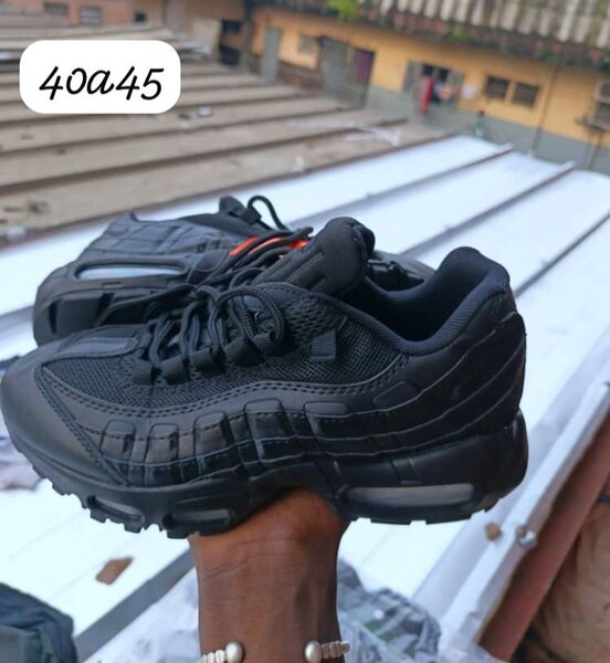 Baskets noires élégantes