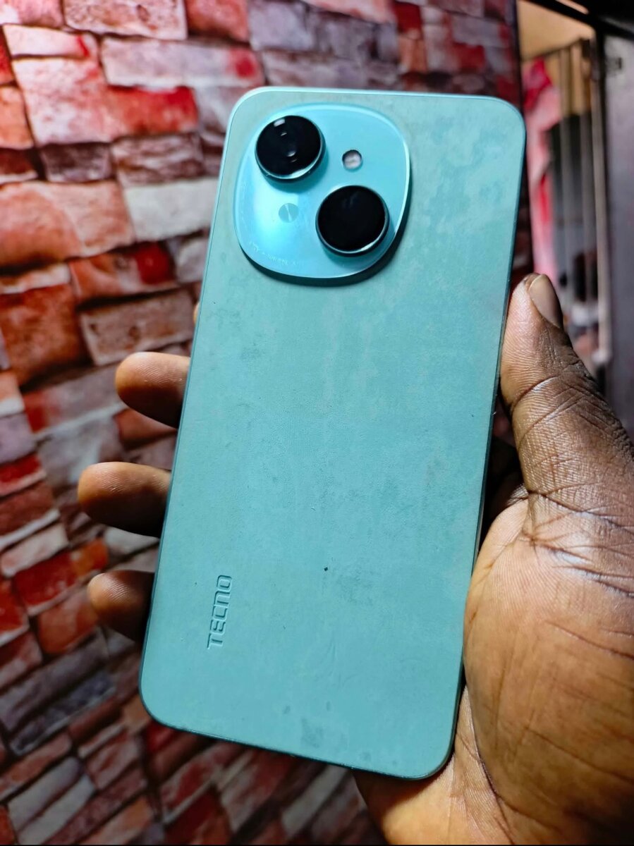 Smartphone TECNO moderne