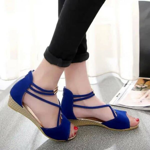 Sandales bleues à talons compensés