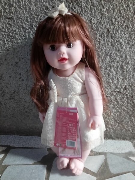 Poupée parlante interactive