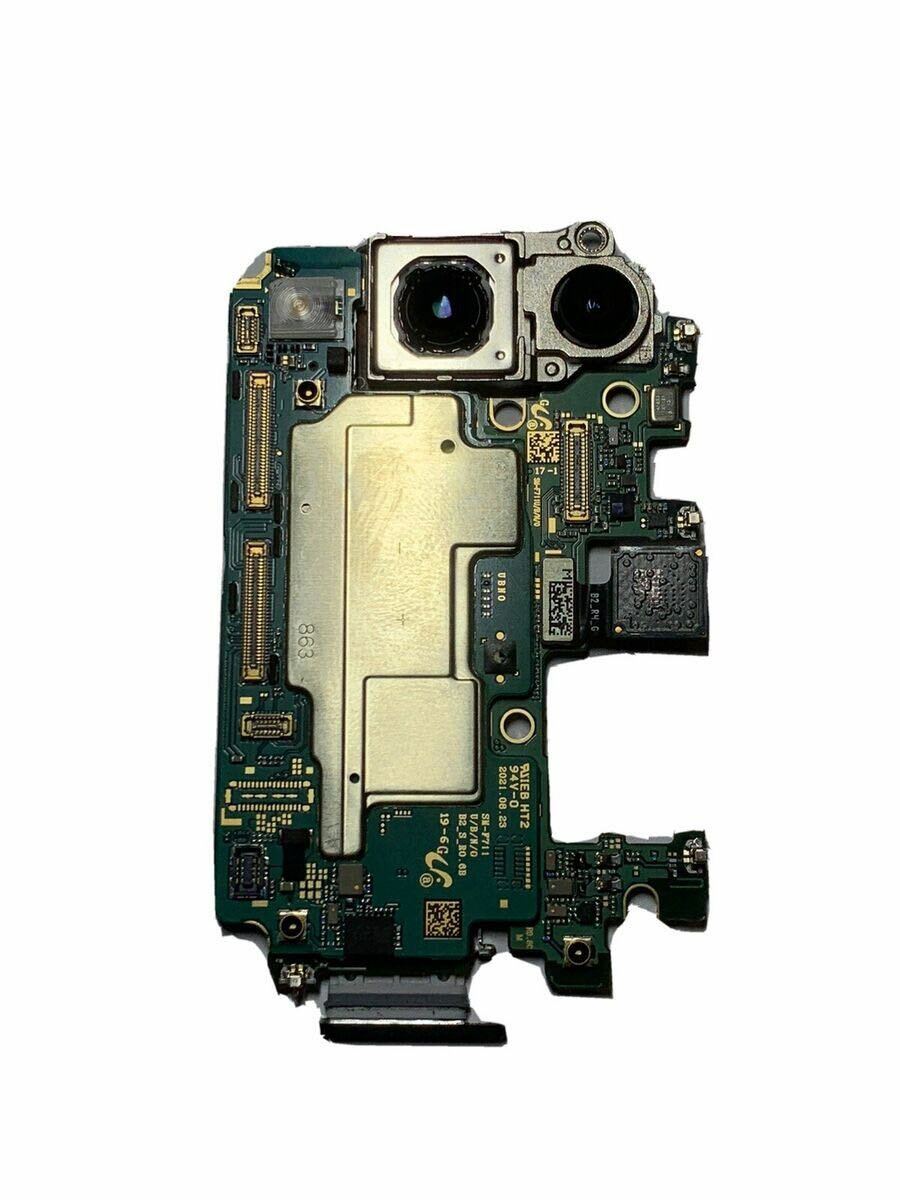 Samsung Galaxy Flip 3 and 4