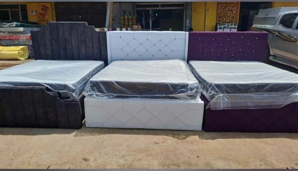 DOUBLE BED WITH MATTRESS FOR SEAL